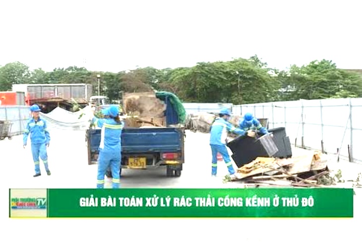 Xe chở rác chạy theo hợp đồng tháng