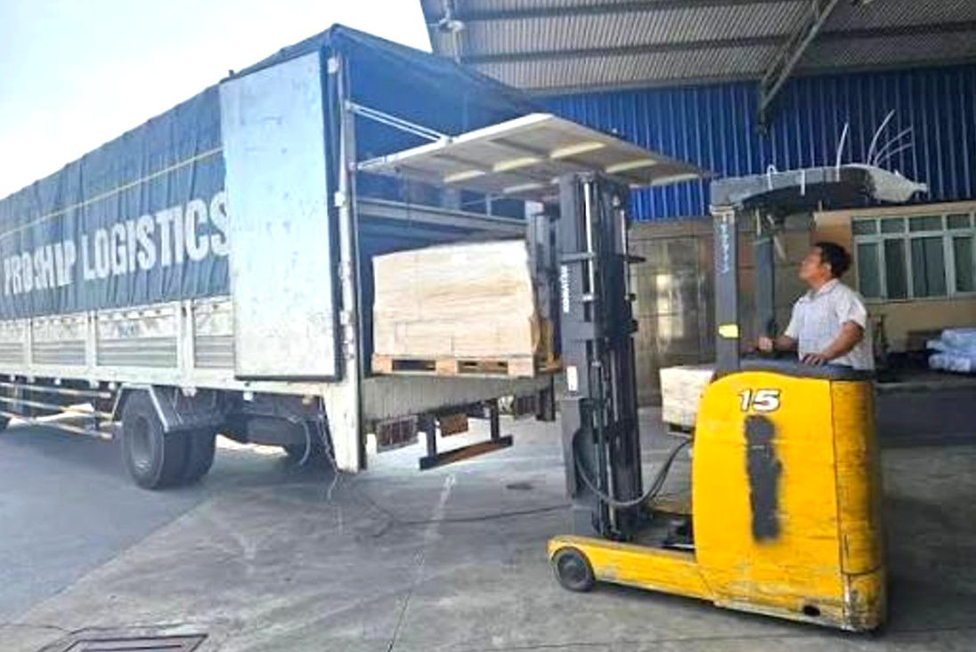 Thu&ecirc; xe chở h&agrave;ng 10 tấn đi khắp cả nước