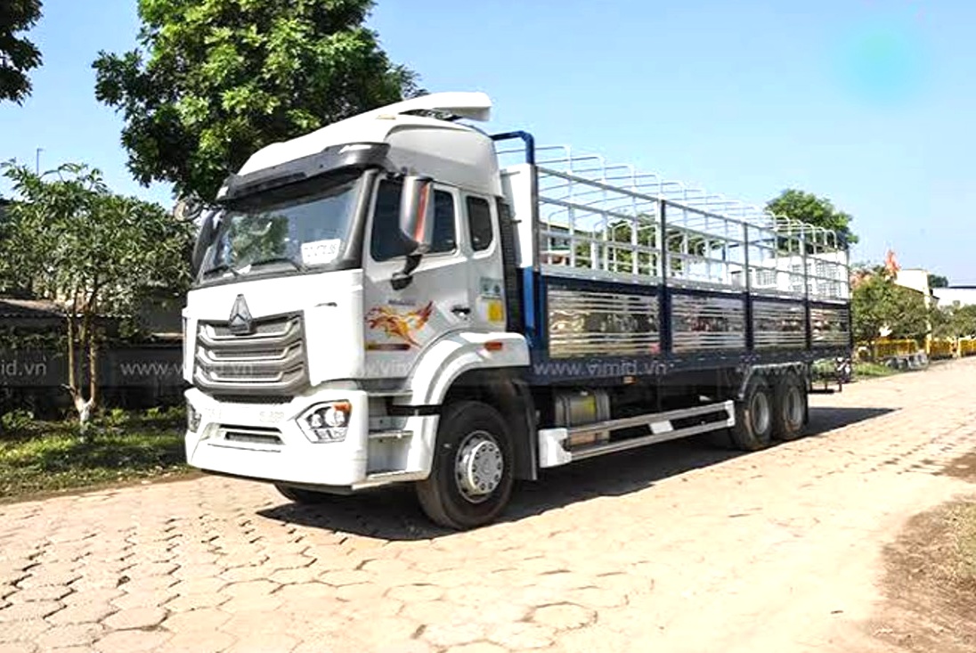 Xe vận chuyển h&agrave;ng h&oacute;a 5 tấn bốc xếp tận nơi