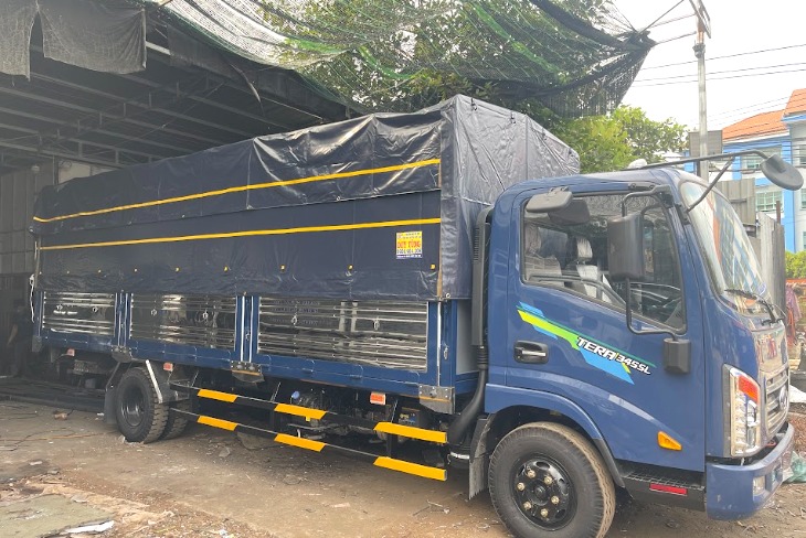 Xe tải chở hàng cồng kềnh 5 tấn tại TPHCM