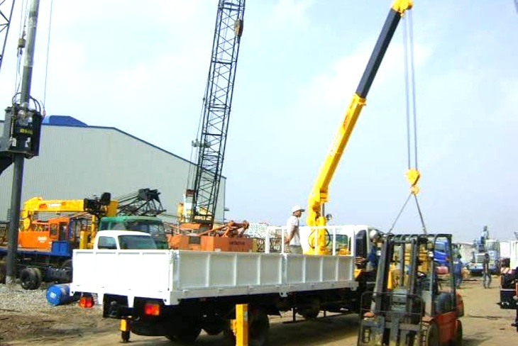 Chuyển nh&agrave; trọn g&oacute;i TPHCM đi Đắk N&ocirc;ng, đồ gỗ bọc k&iacute;n chờ l&ecirc;n xe