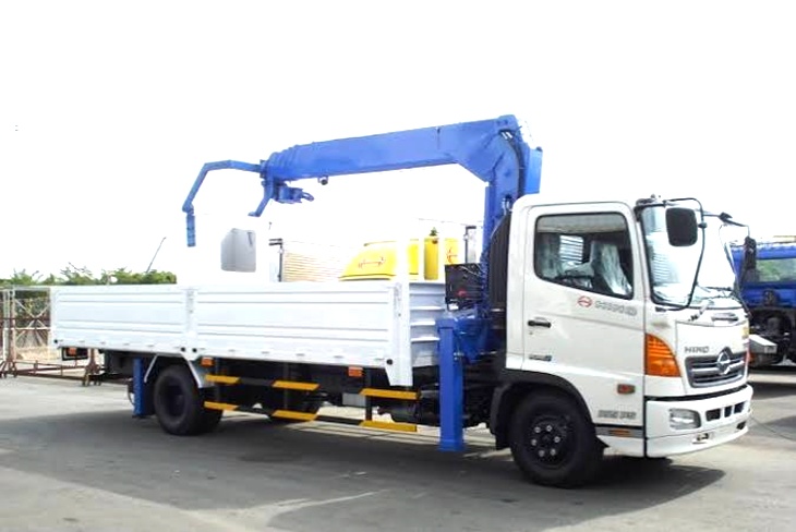 Chuyển nhà trọn gói TPHCM đi Ninh Bình, đồ thờ và khung tranh được bọc kín trước khi lên xe
