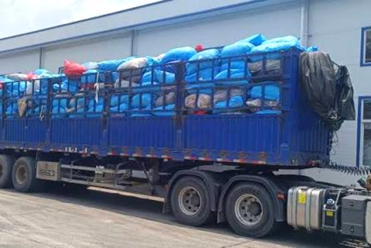 Xe container Hà Nội Đà Nẵng chờ nhận hàng