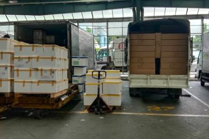 Xe tải 2.5 tấn TPHCM đi Đ&agrave; Nẵng chờ xếp l&ocirc; h&agrave;ng tạp ho&aacute;