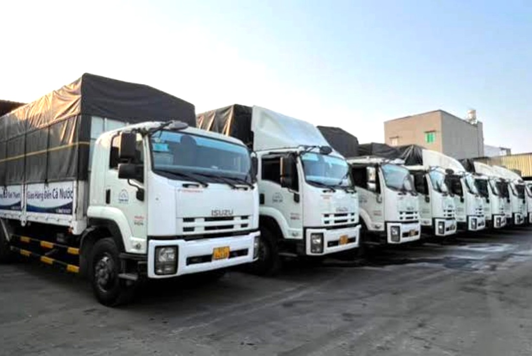 Xe tải 6m c&oacute; b&agrave;n n&acirc;ng hạ tại Quận 10 giao h&agrave;ng cửa h&agrave;ng