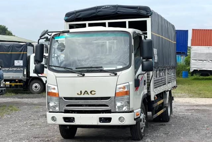 Xe tải chở hàng Bắc Ninh vào khu công nghiệp
