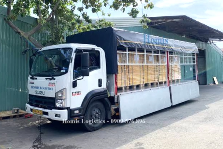 Xe van giao h&agrave;ng trong nội đ&ocirc; TPHCM